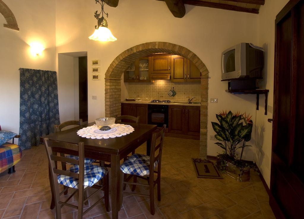 Casa Il Ponte Apartment Chianni Cameră foto