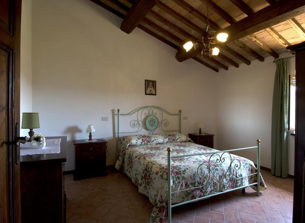 Casa Il Ponte Apartment Chianni Cameră foto